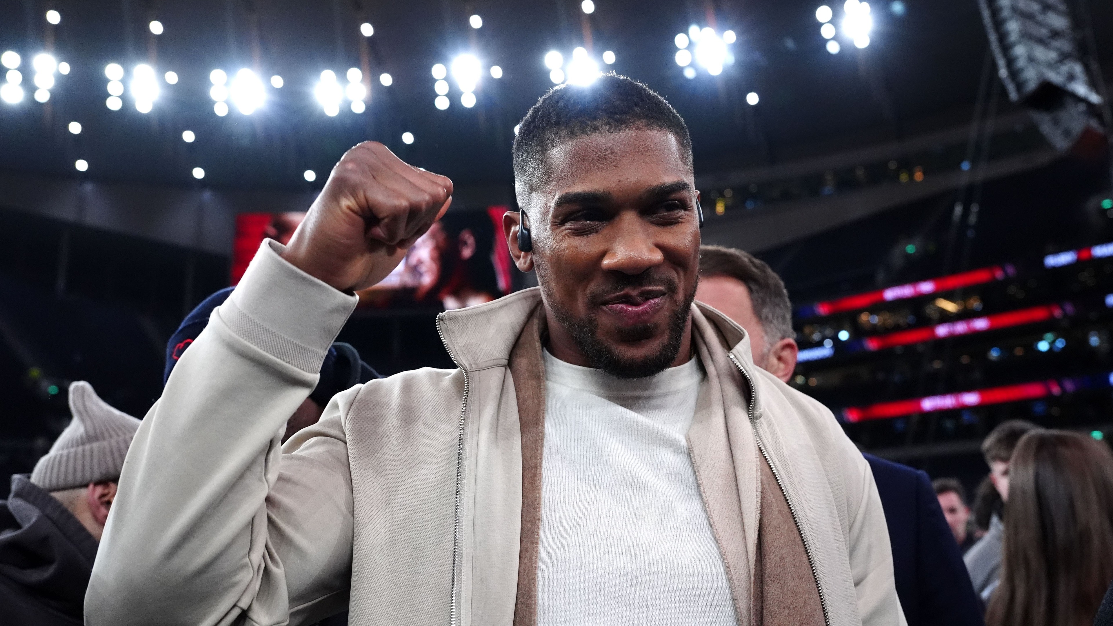 Anthony Joshua vows to be ‘good soldier’ for parents of friends killed in crash
