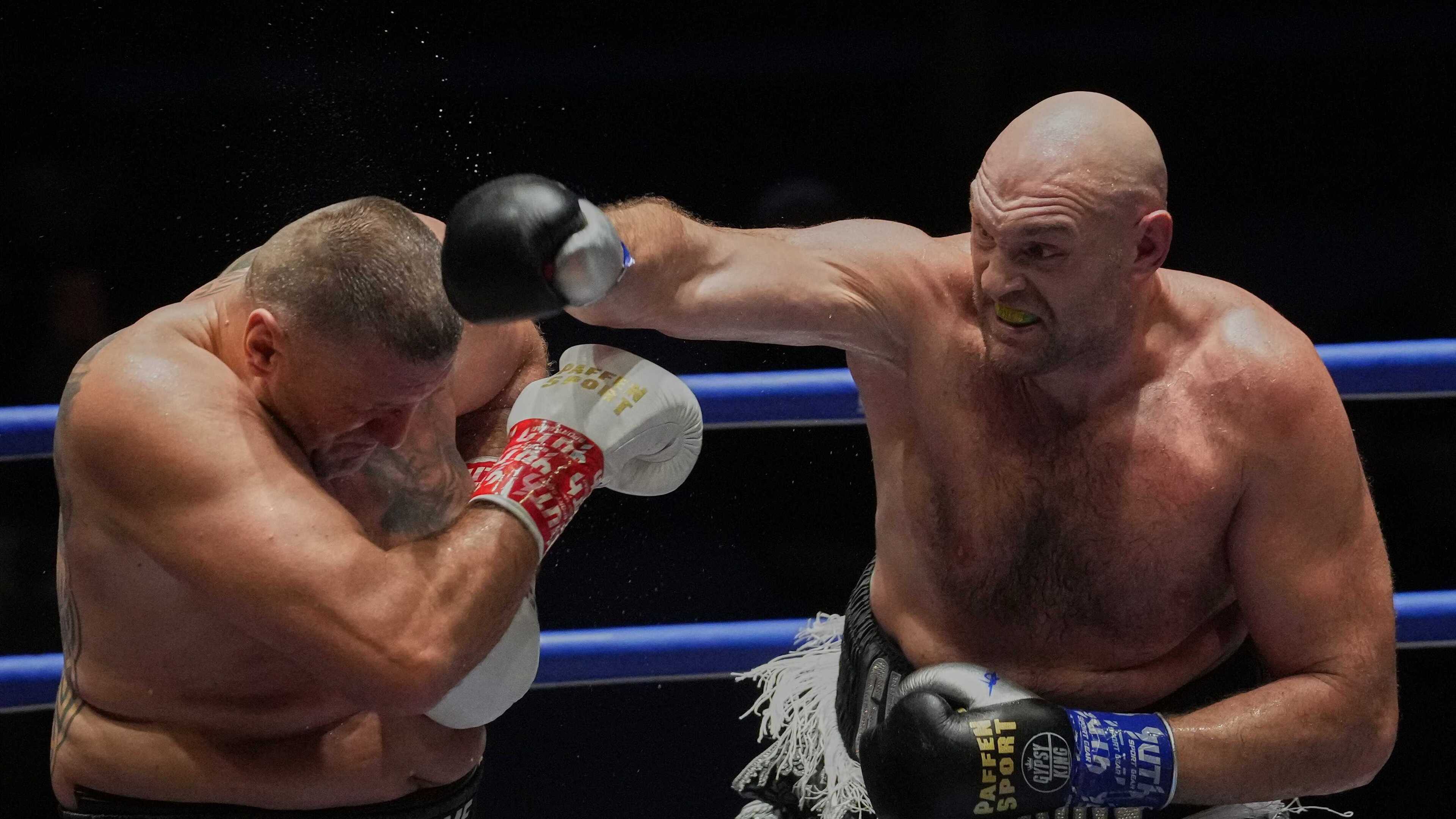 Tyson Fury defeats Mariusz Wach in Thailand