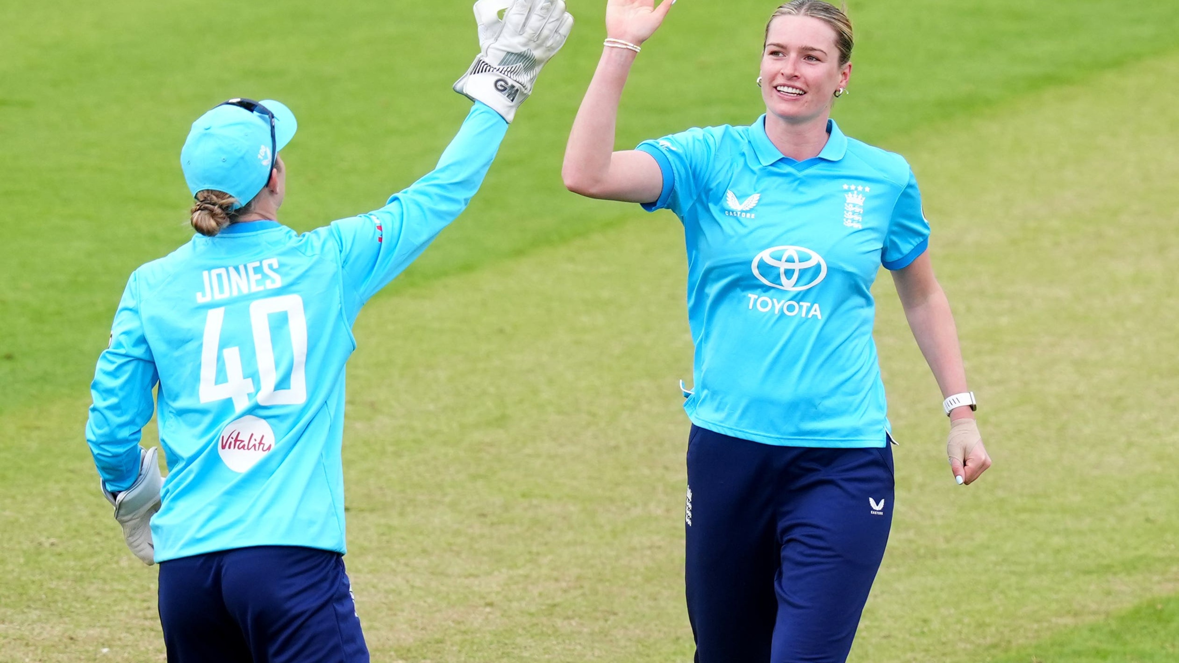 Lauren Bell targets T20 Women’s World Cup glory with England on home soil