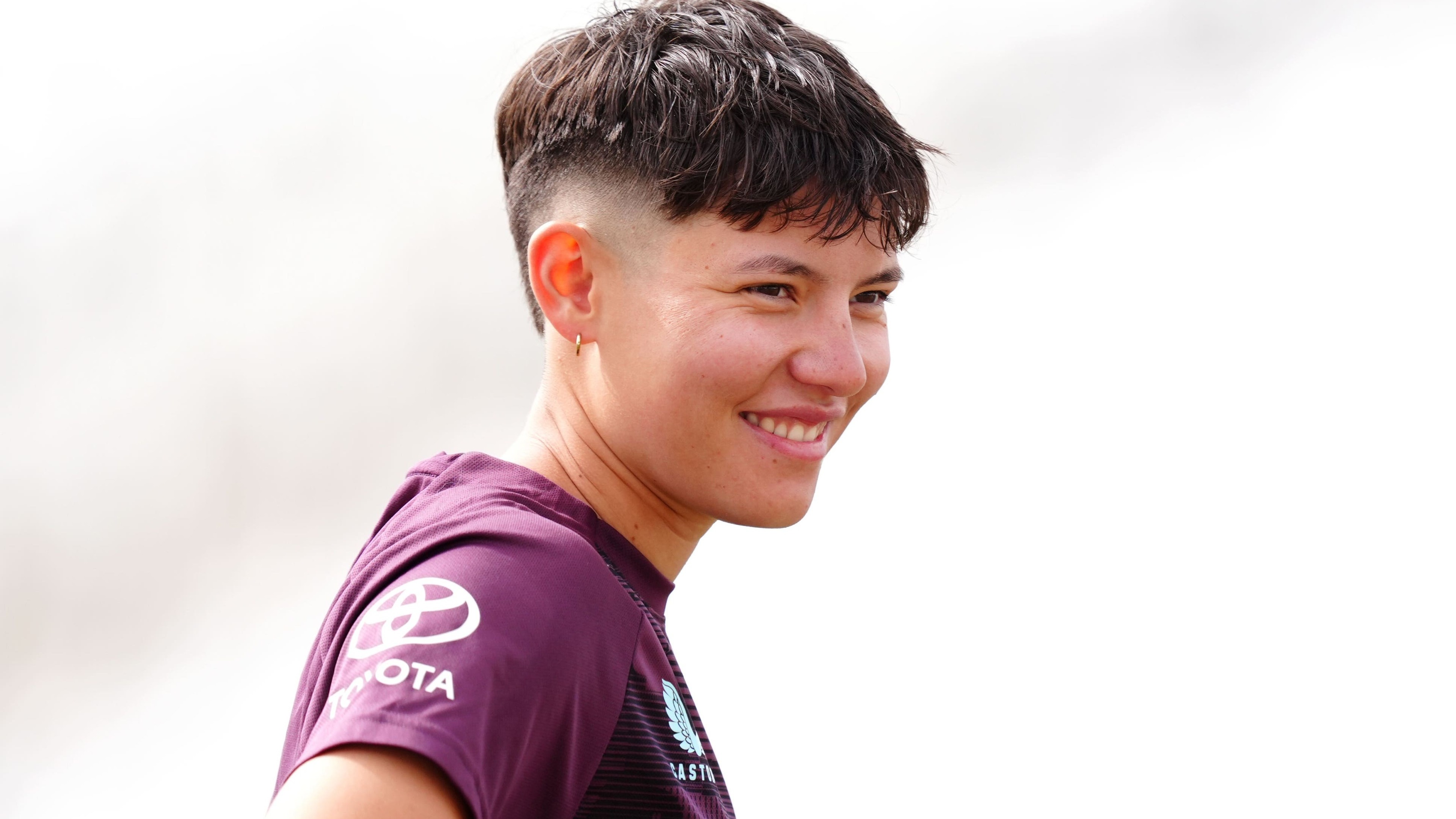 Issy Wong ‘good to go’ for England at T20 World Cup after injury scare