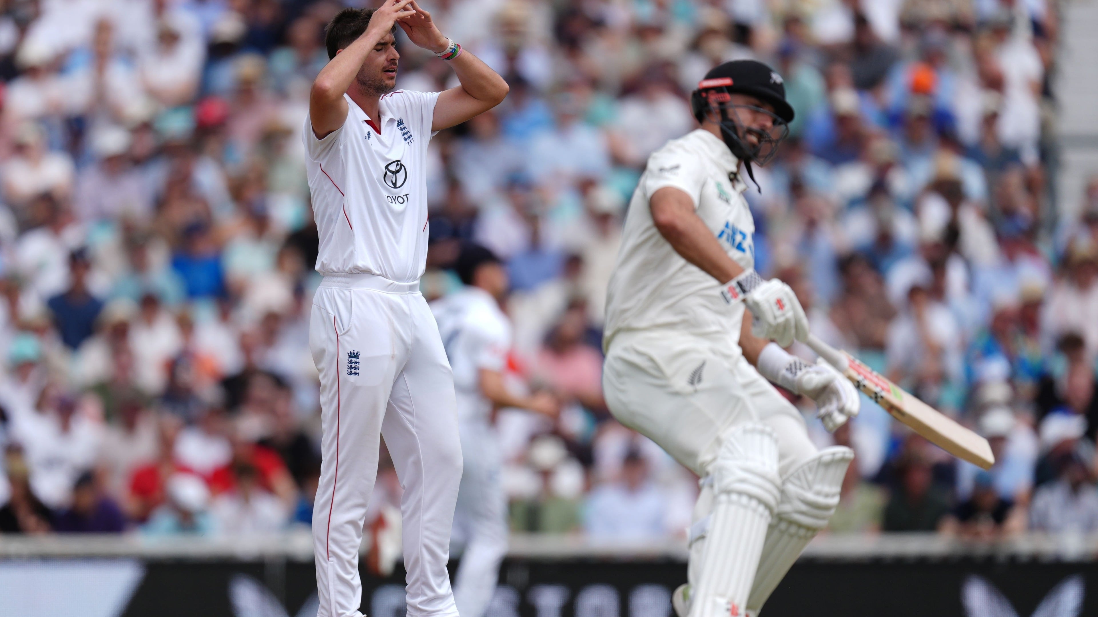 New Zealand extend lead over England as England eye world-record chase