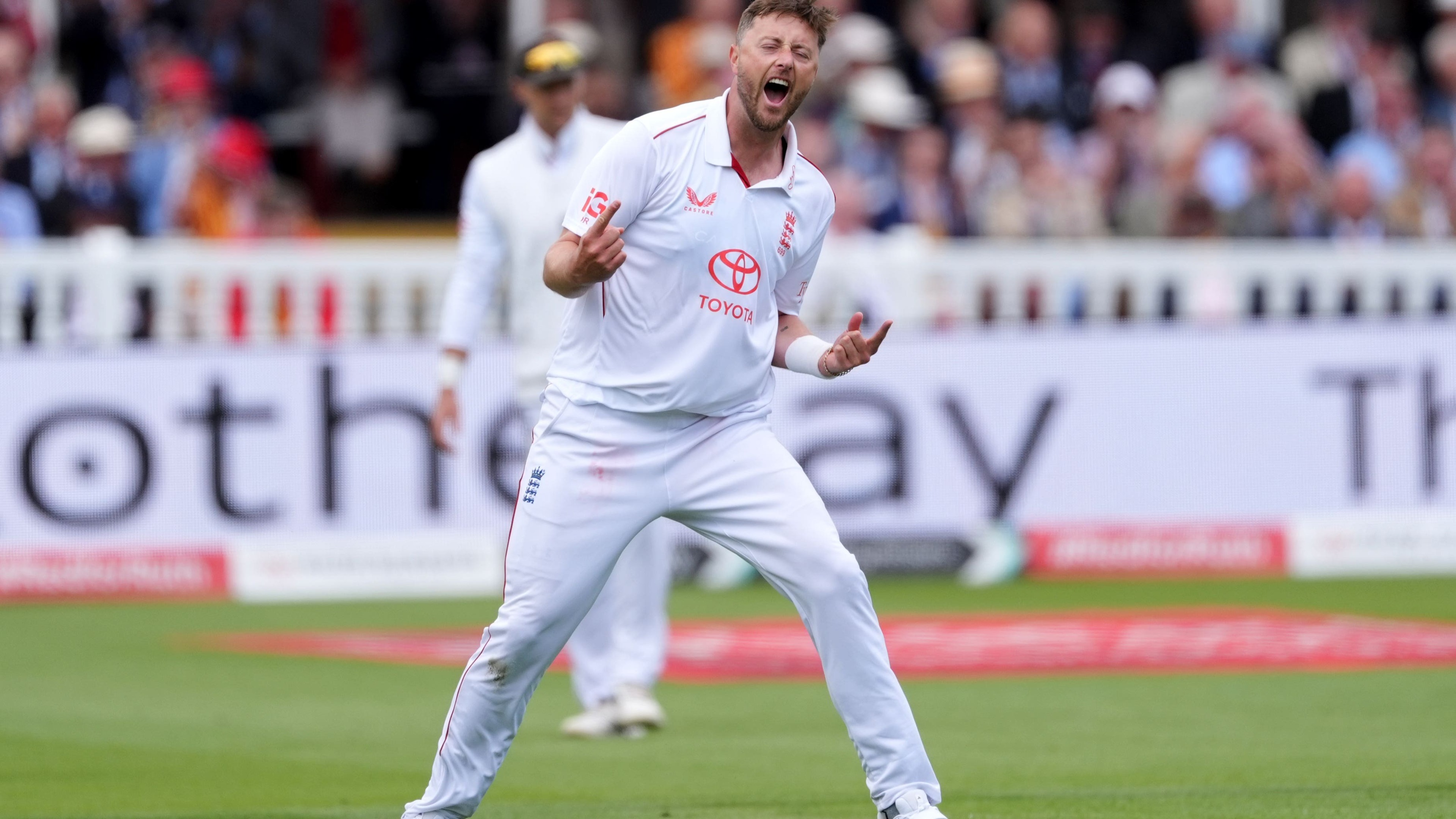 Ollie Robinson’s five-wicket haul helps England take control vs New Zealand