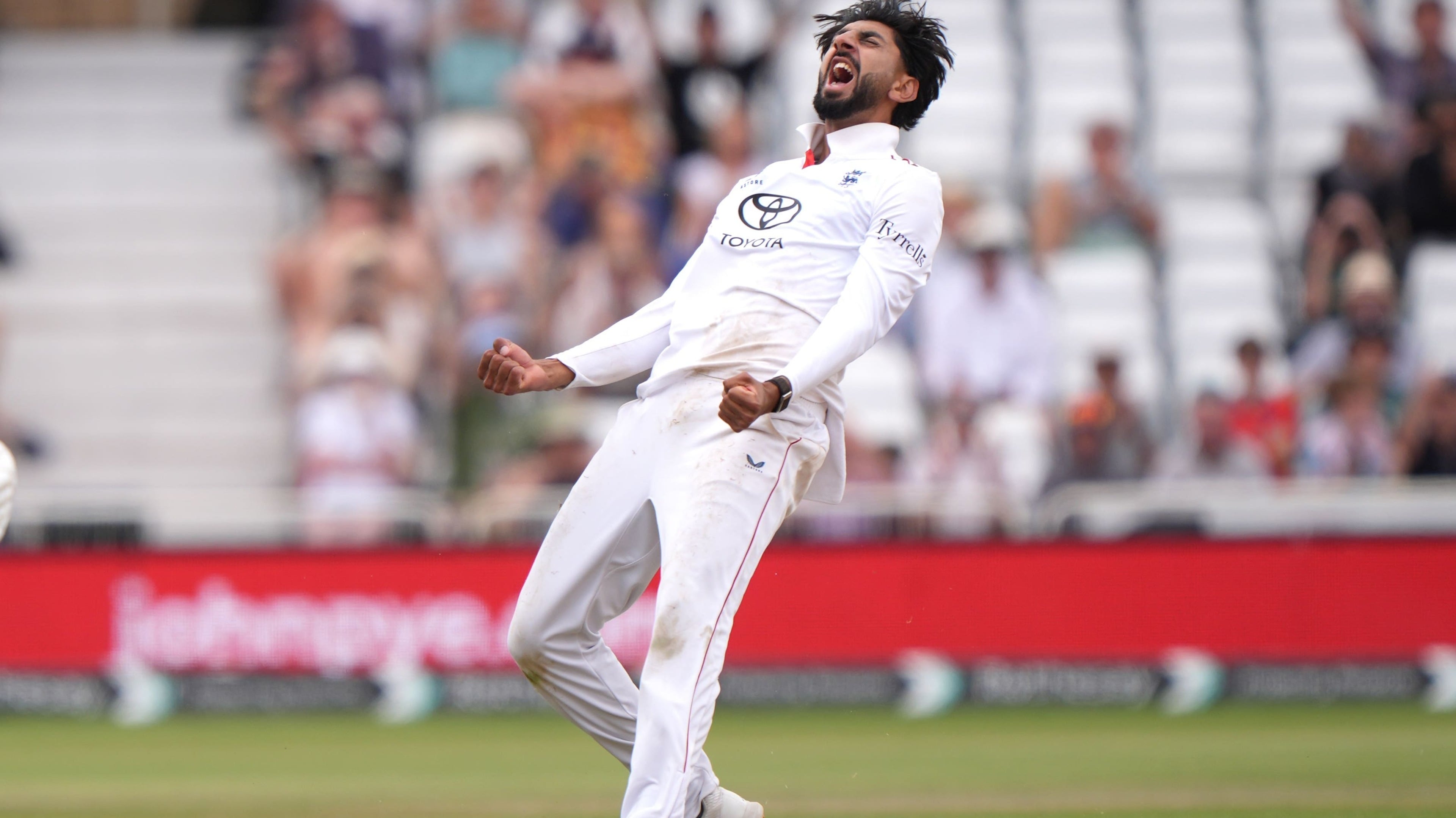 Shoaib Bashir dismisses Ravindra as New Zealand extend lead in series decider
