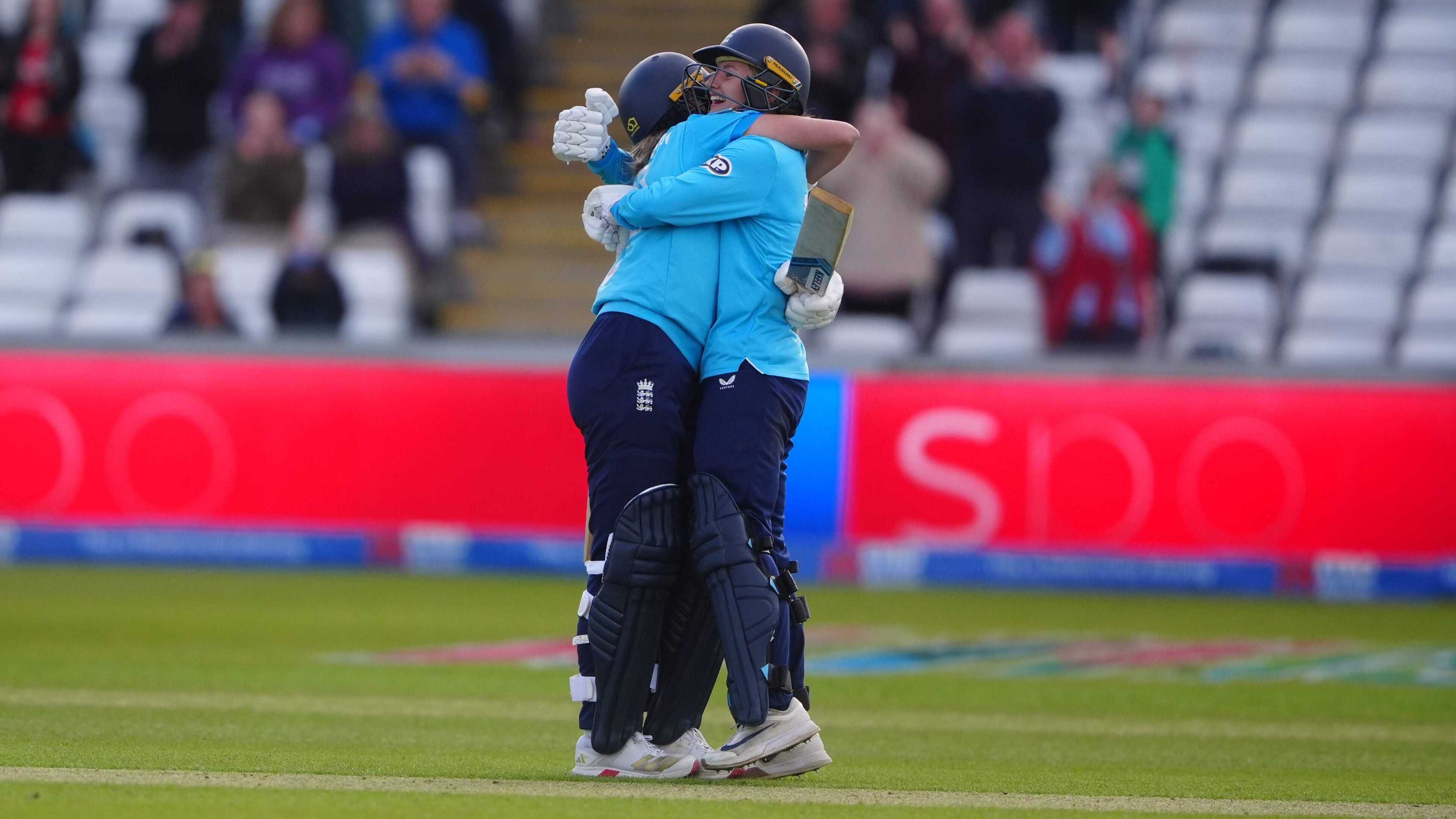 Charlie Dean and Tilly Corteen-Coleman help England beat New Zealand in T20