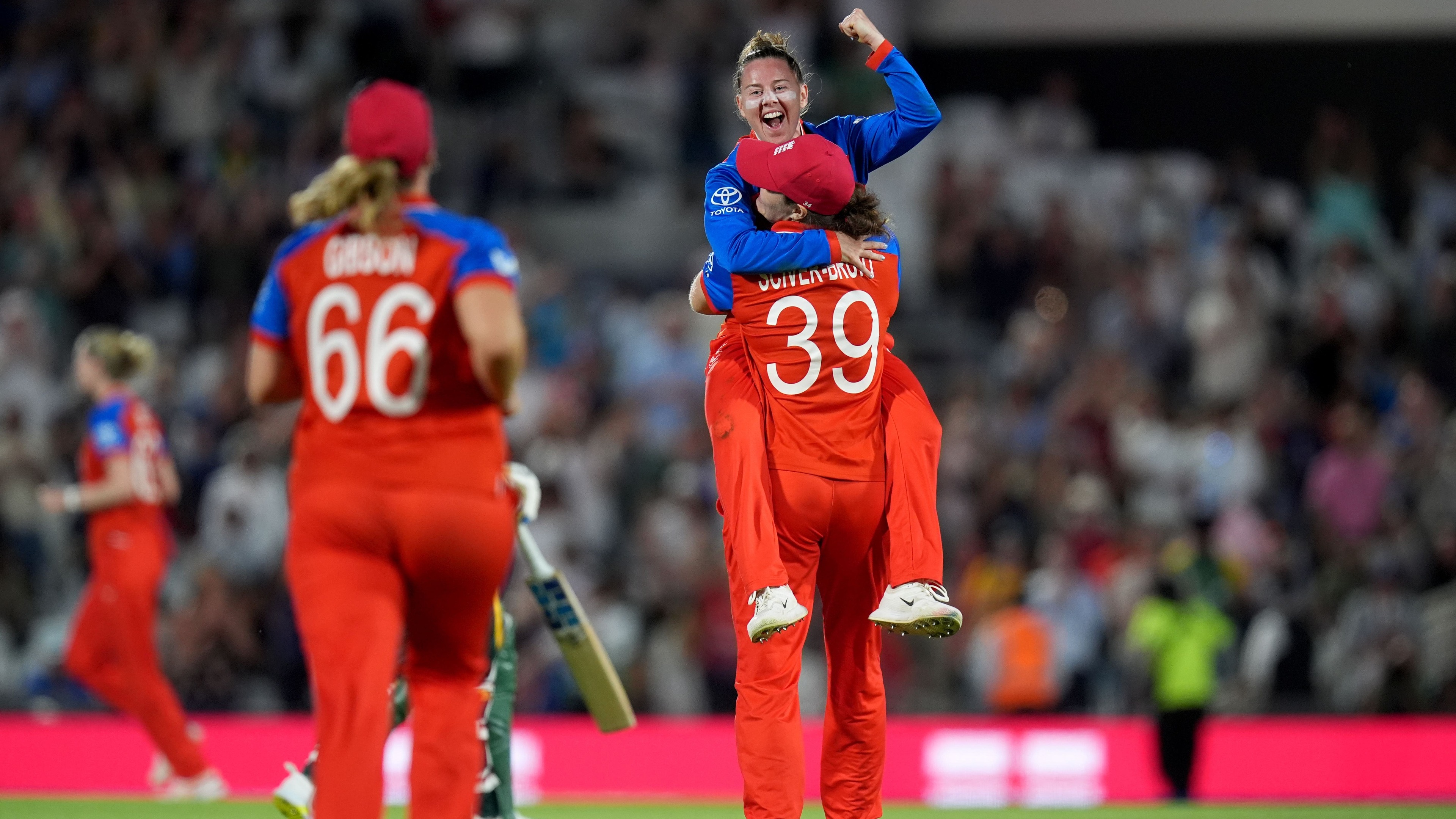 Nat Sciver-Brunt stars as England reach T20 World Cup final with South Africa win