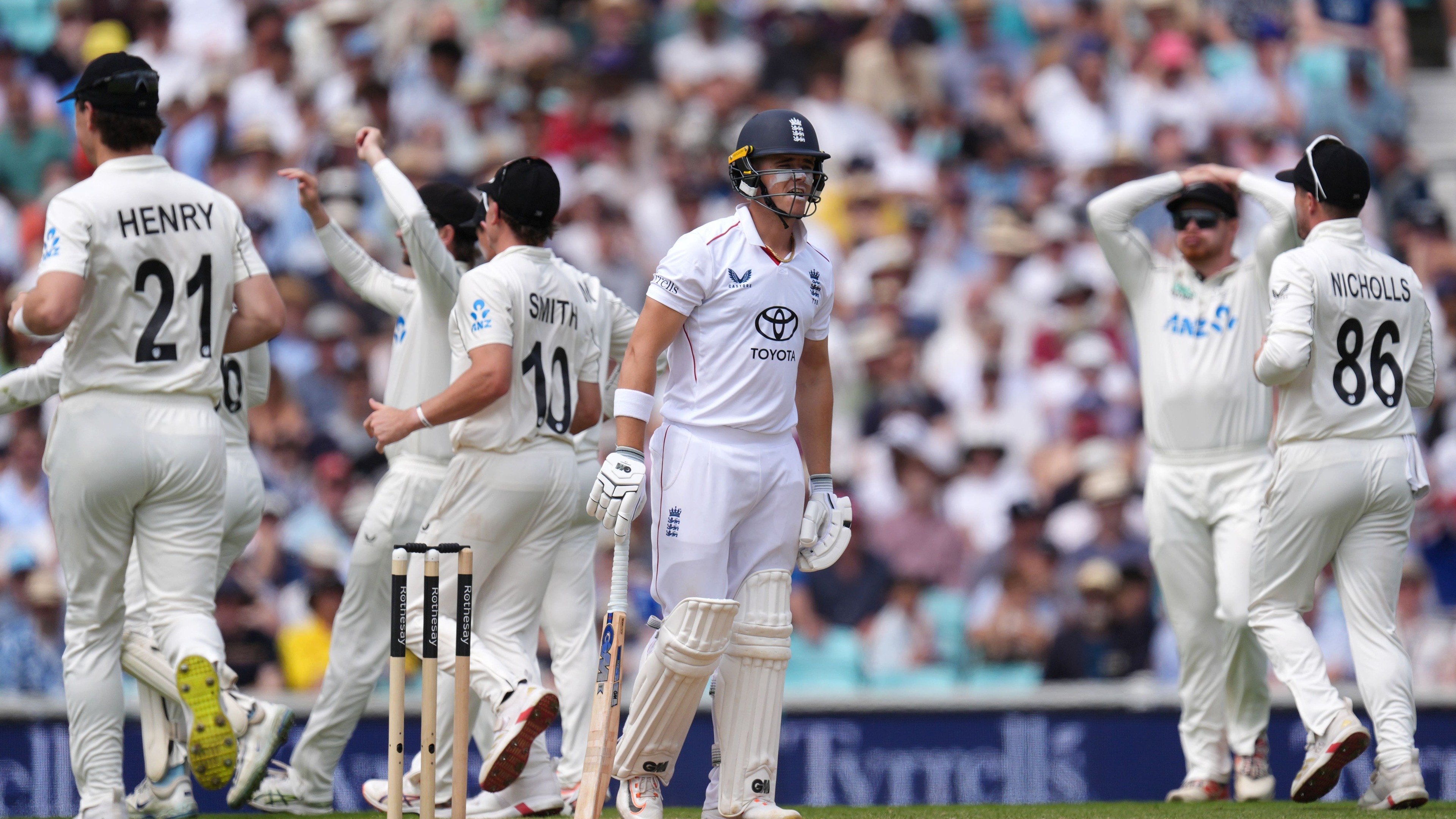 England collapse as New Zealand take control in second Test at Kia Oval
