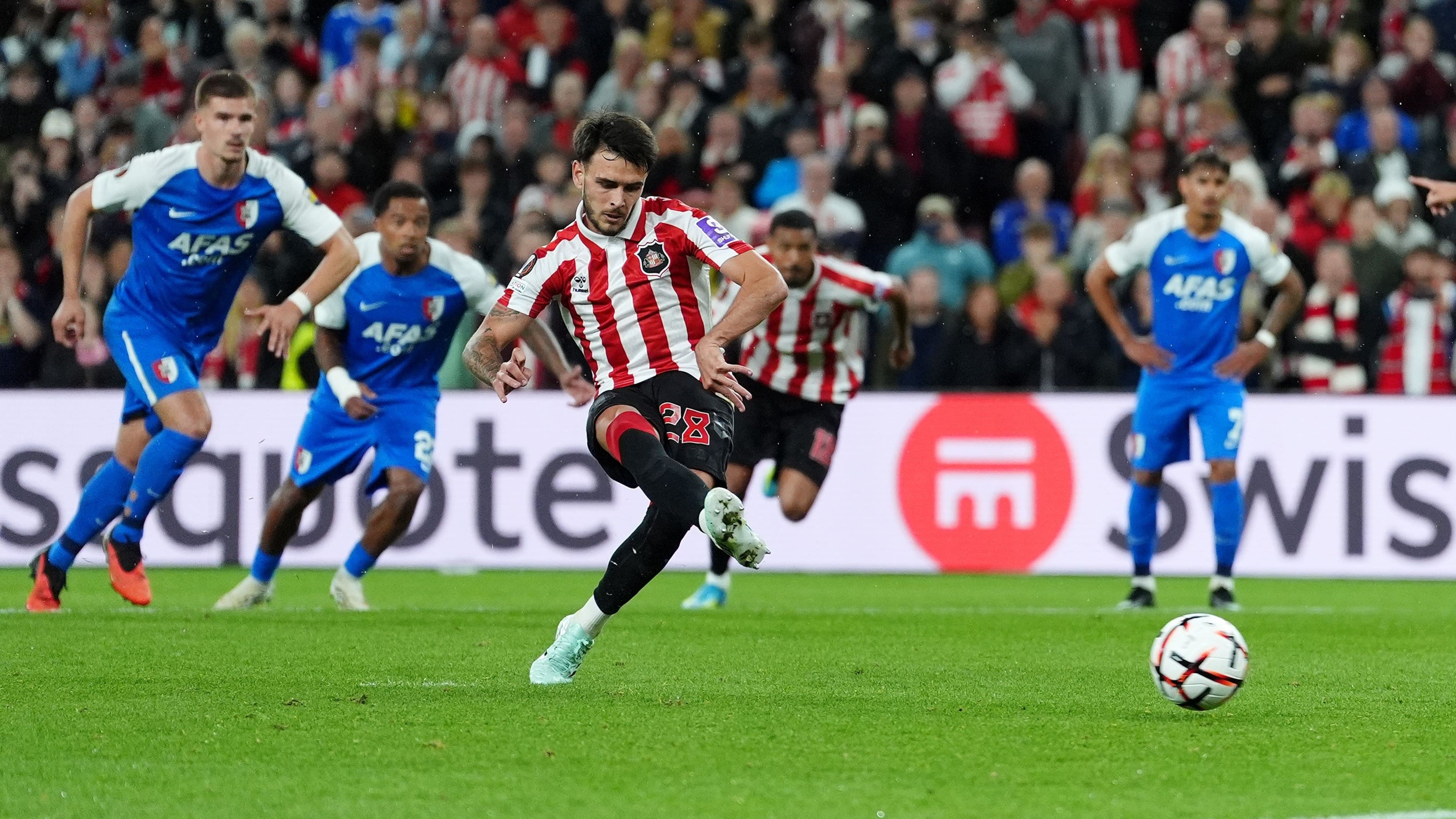 Enzo Le Fee penalty enough to see Sunderland begin European adventure with win over AZ Alkmaar