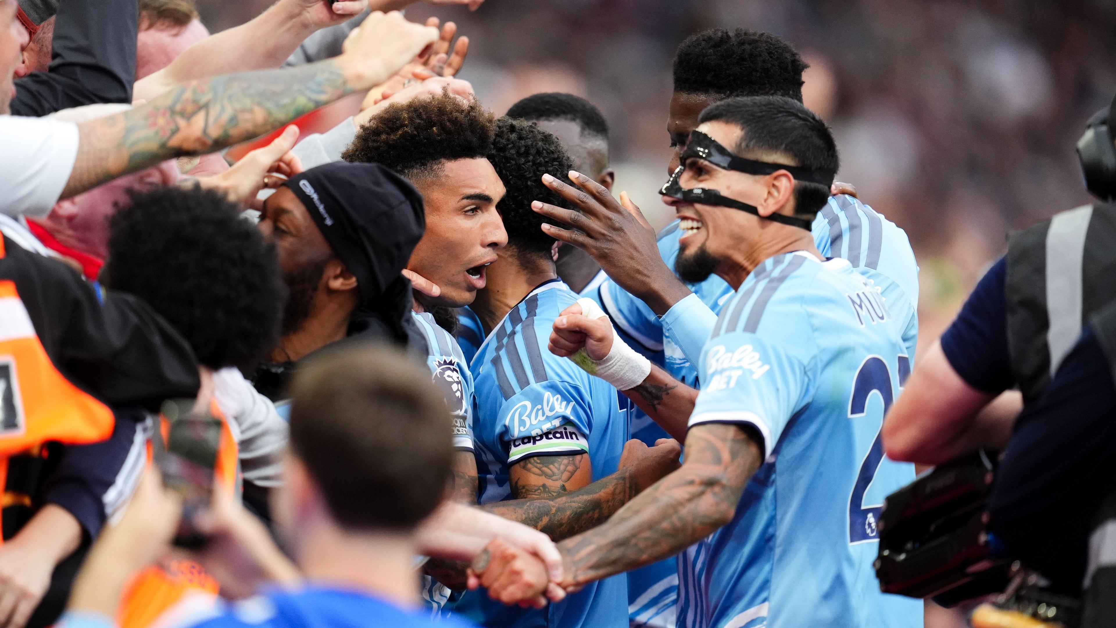 Igor Jesus scores late as Nottingham Forest beat Aston Villa