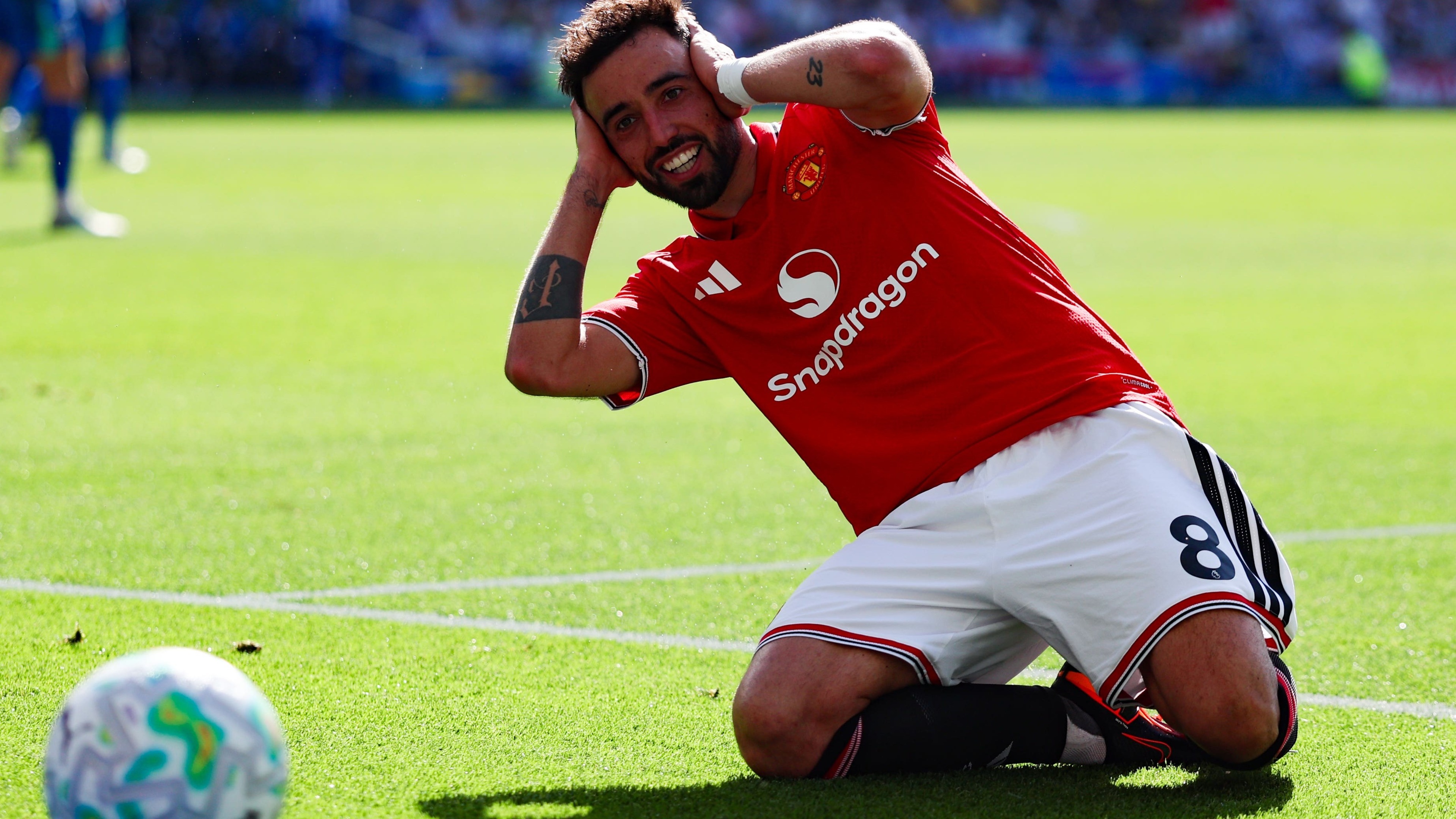 Michael Carrick backs Manchester United to retain Bruno Fernandes