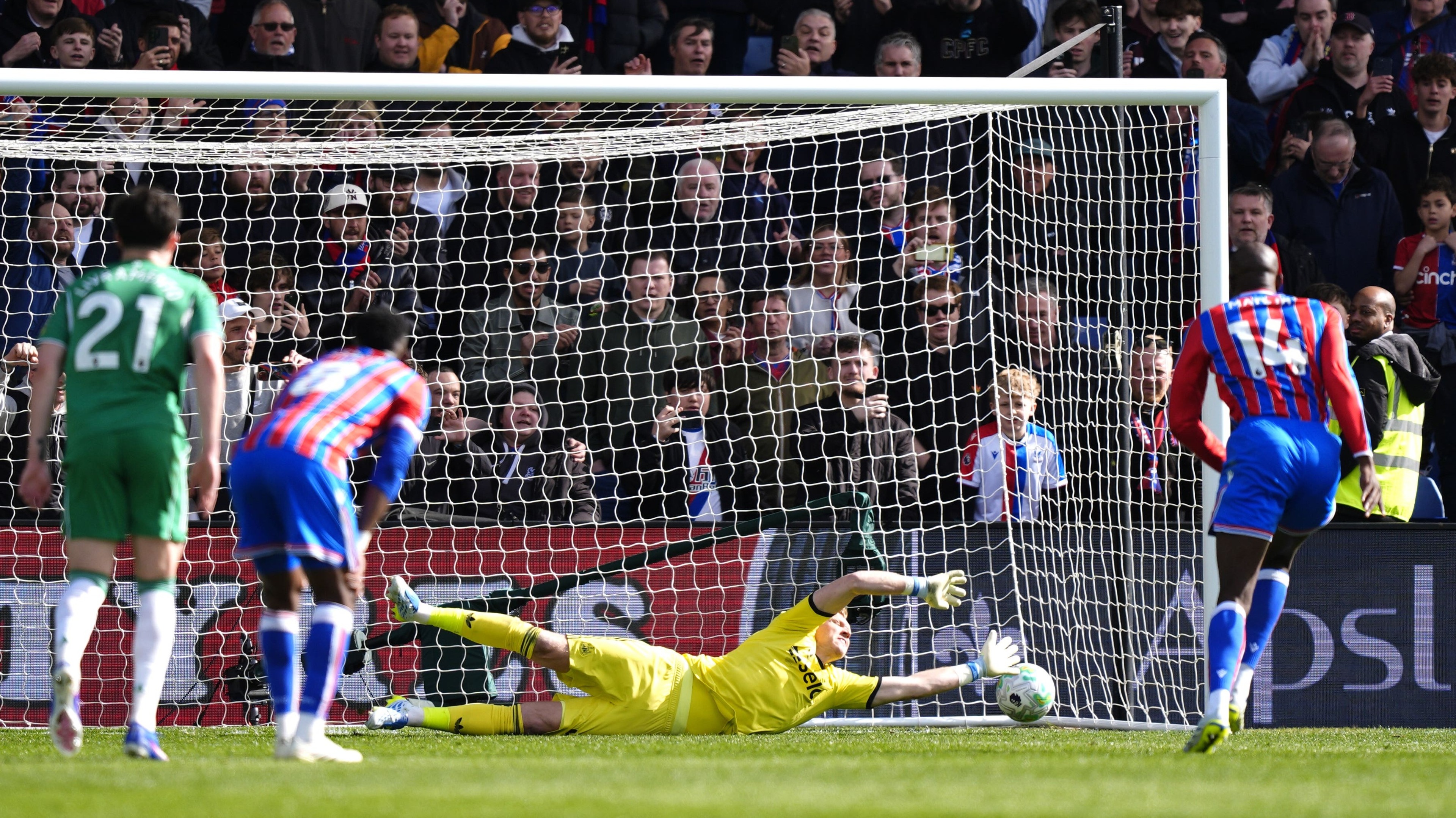 Jean-Philippe Mateta scores late penalty as Palace come back to beat Newcastle