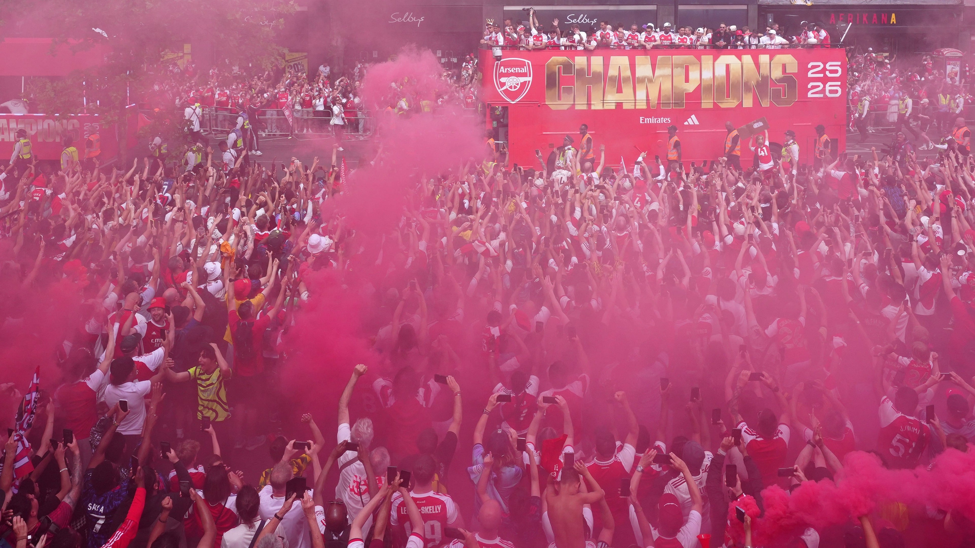 Extraordinary numbers turn out to celebrate Arsenal’s title-winning success