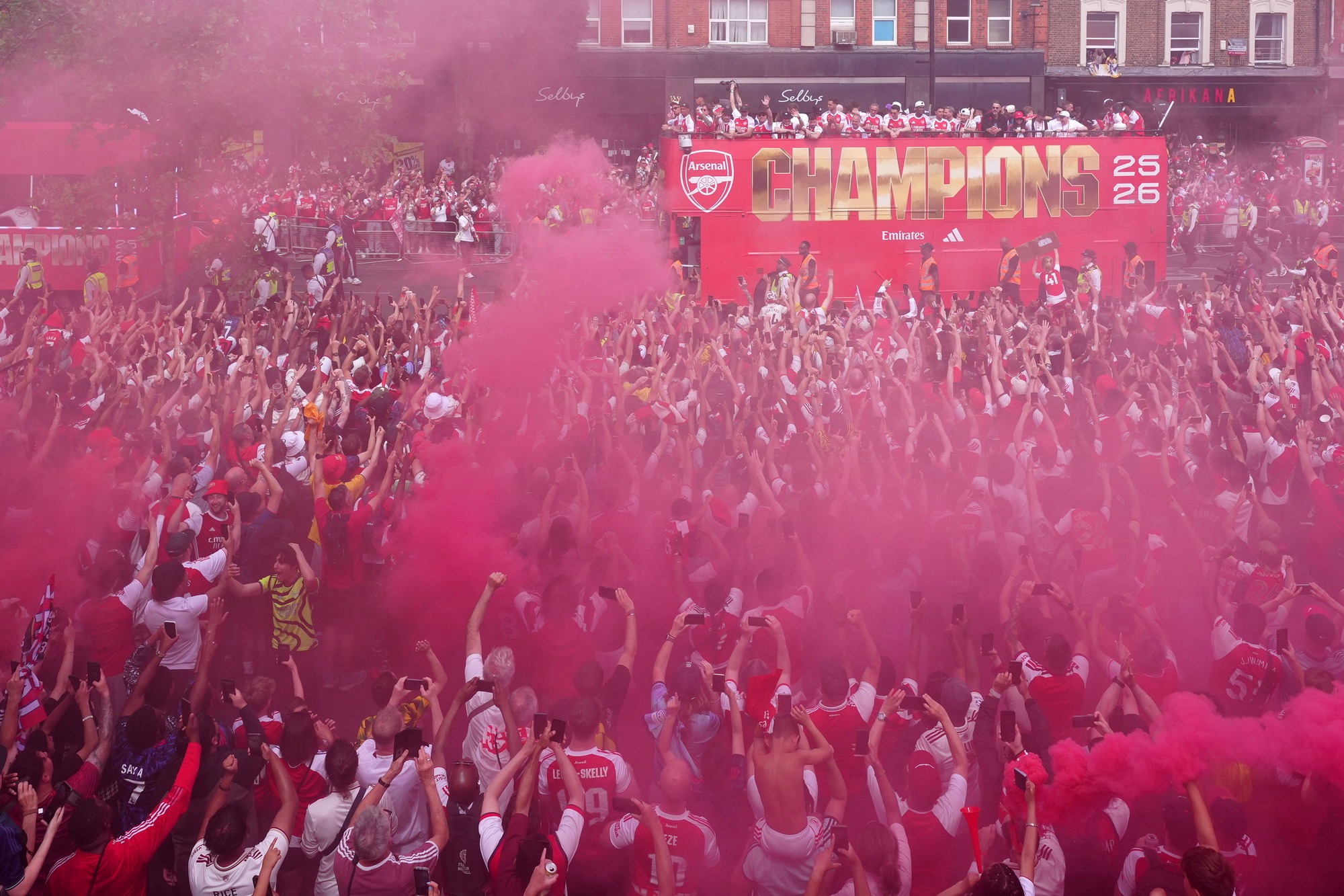 Extraordinary numbers turn out to celebrate Arsenal’s title-winning success