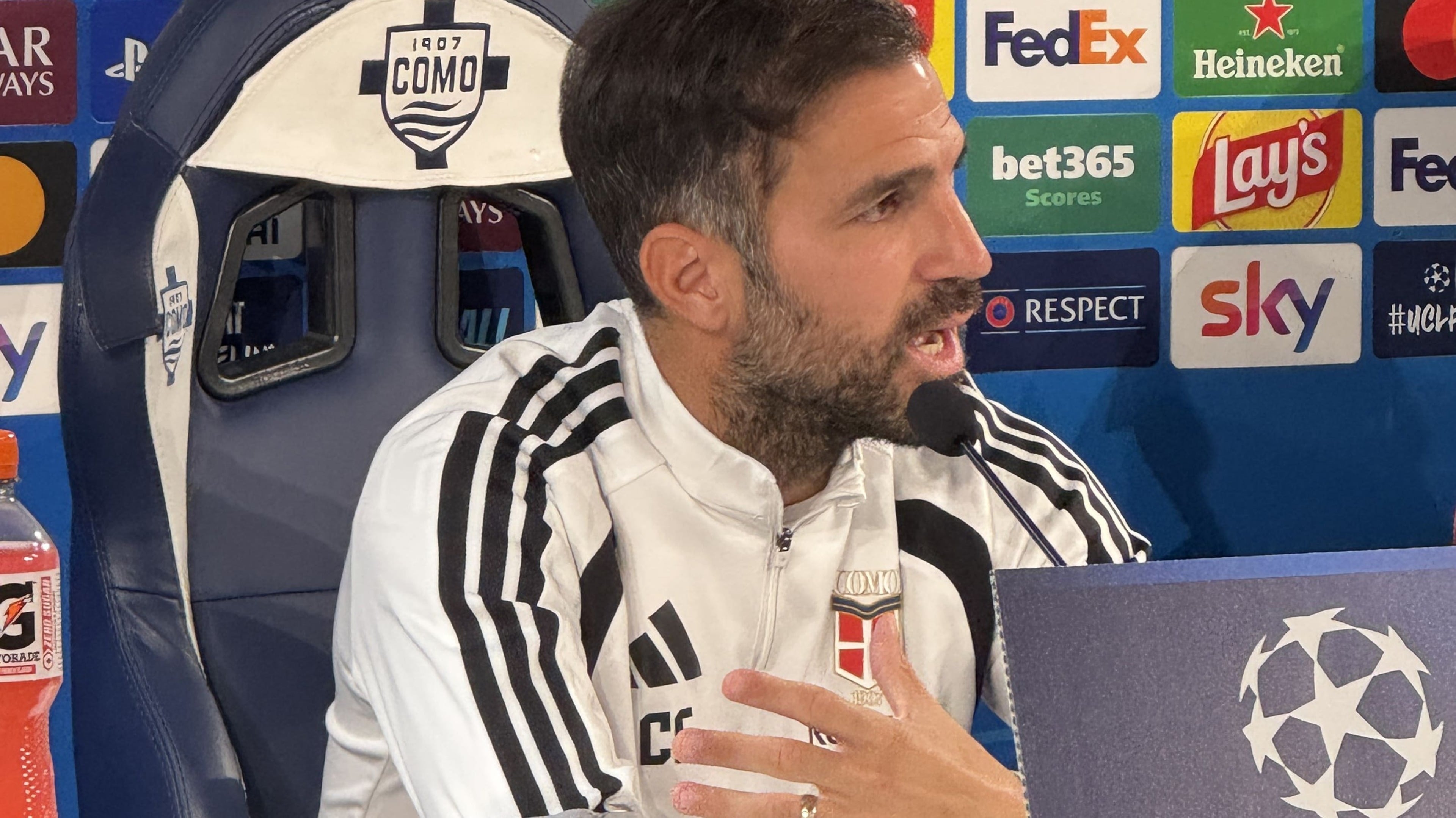 Fabregas rejects speculation about replacing Carrick as Como face Manchester United