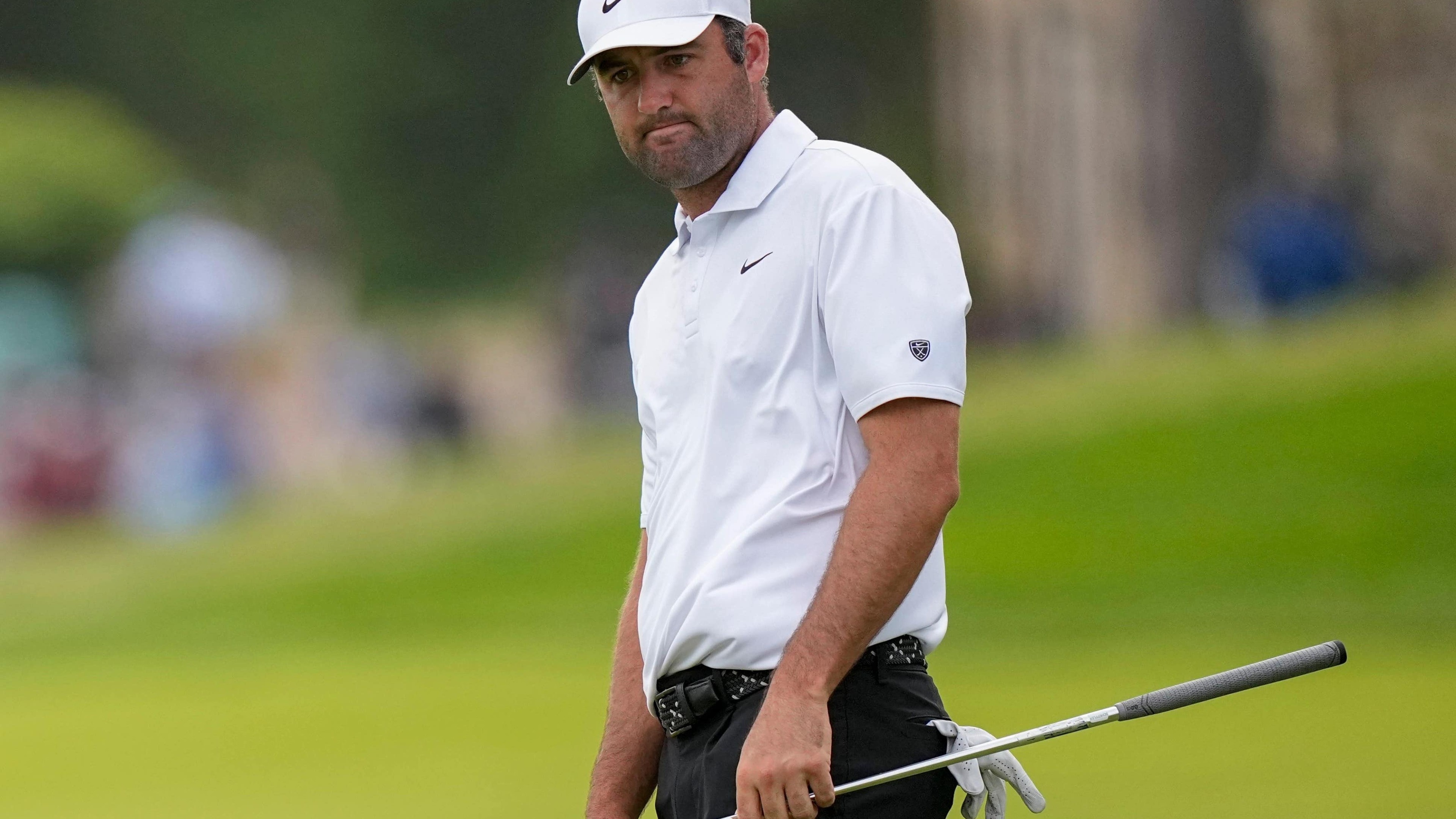 Scottie Scheffler fires early blow as big names chase shock leader Alex Smalley