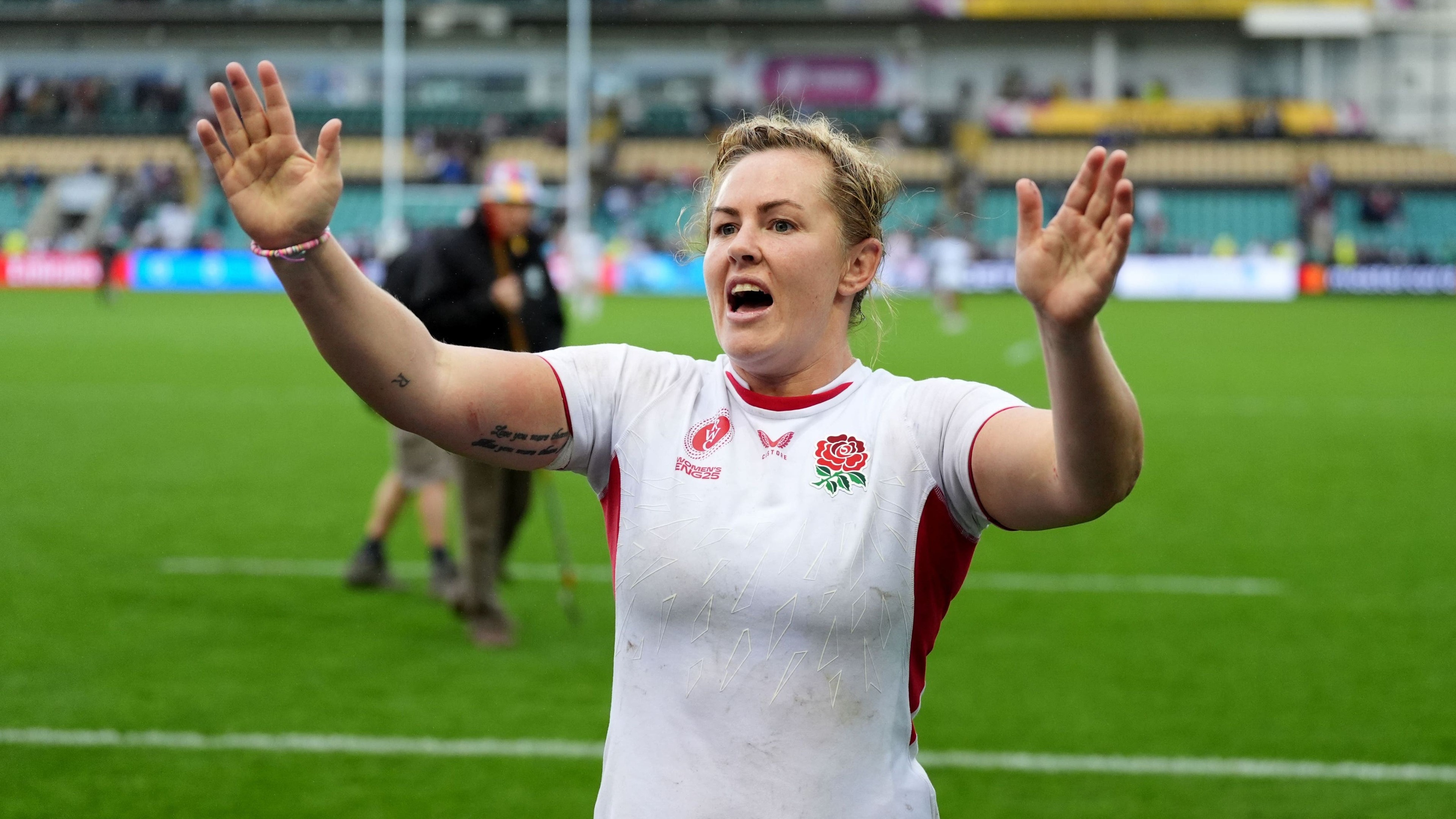 England stay on course for Six Nations Grand Slam after Italy rout